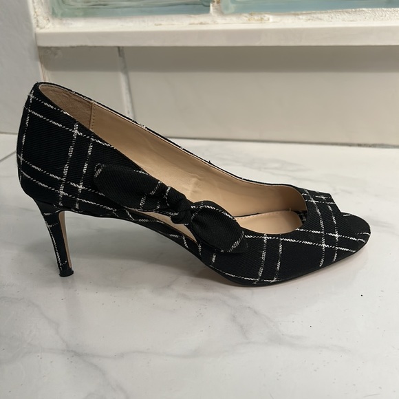Peep toe heels, black & white, size 8 1/2 - Picture 2 of 11